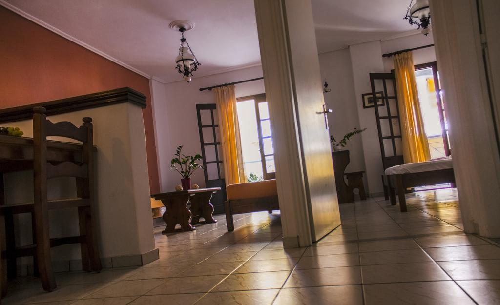 Hesperia Hotel Karlovassi Quarto foto